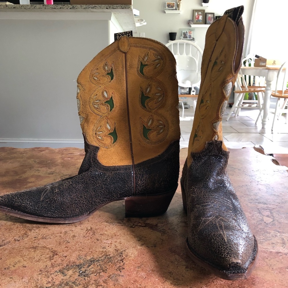 Cowgirl boots size 10B